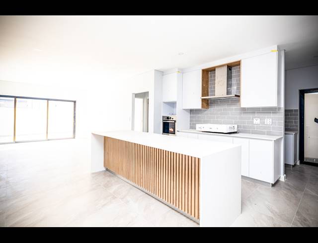 4 BEDROOM FREEHOLD FOR SALE IN SANDOWN